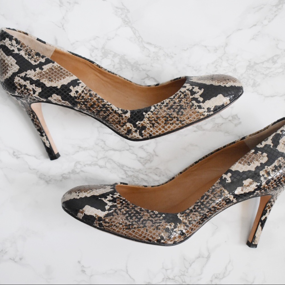 ANN TAYLOR Snakeskin Round Toe Leather Heels